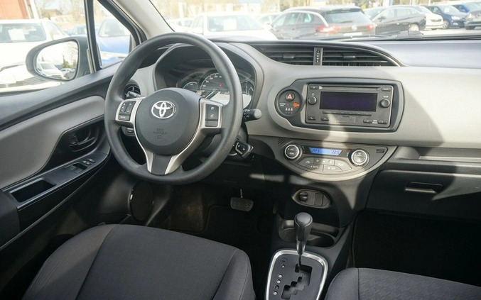 Toyota Yaris cena 48400 przebieg: 99445, rok produkcji 2019 z Knurów małe 529